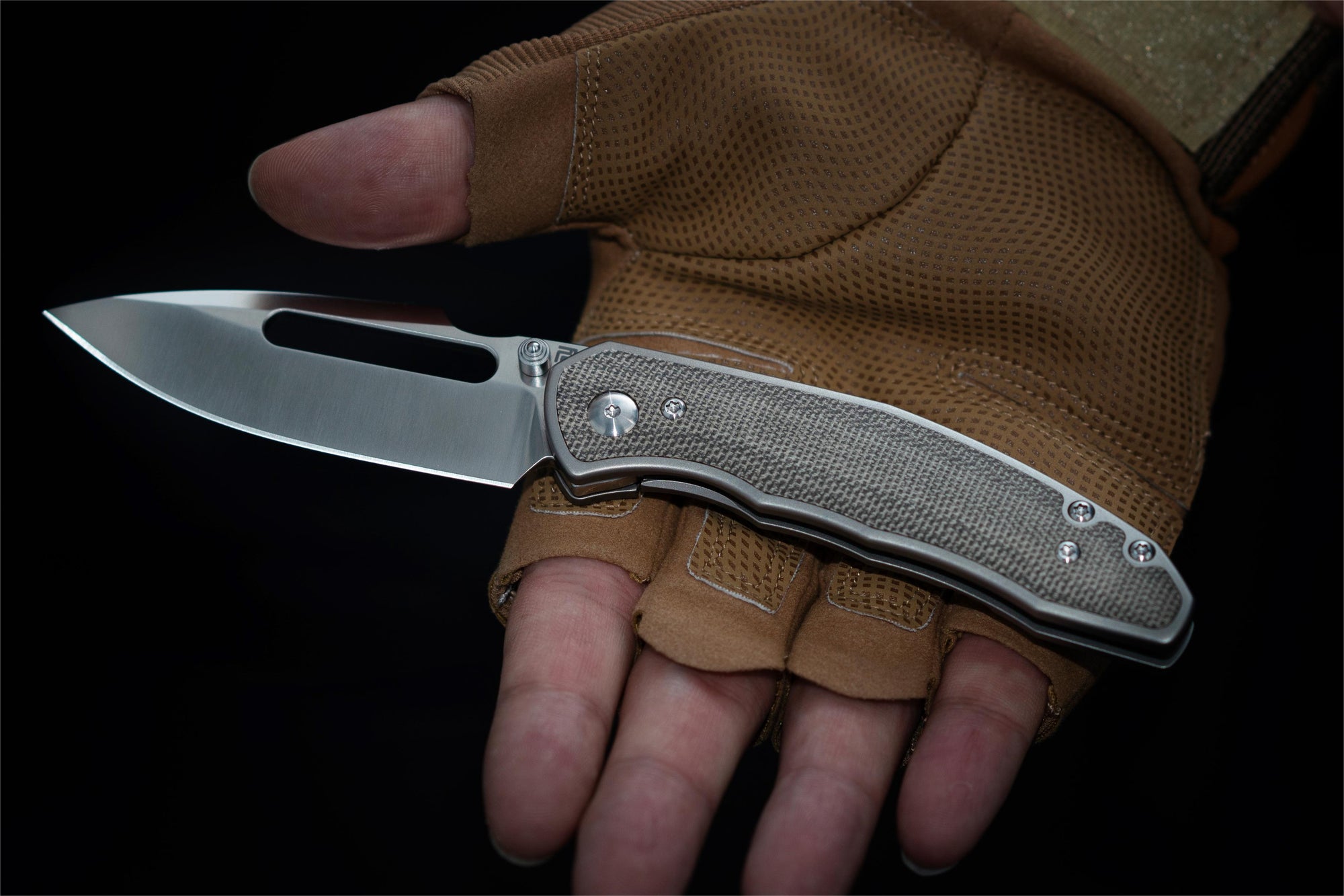 What Is the Difference Between a Lock Knife and a Folding Knife