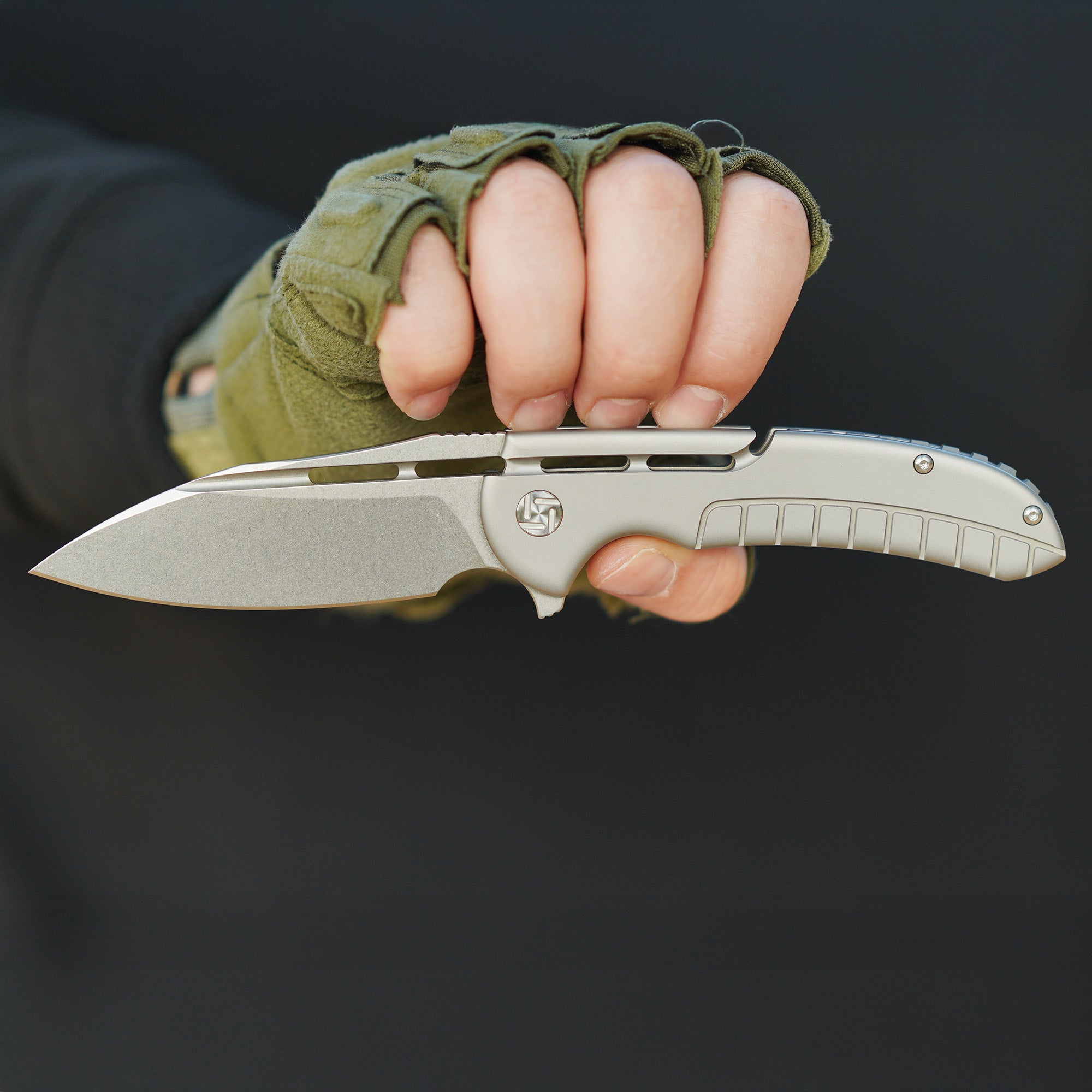 Artisan Cutlery Valor ATZ-1850G S35VN Blade Titanium Hand