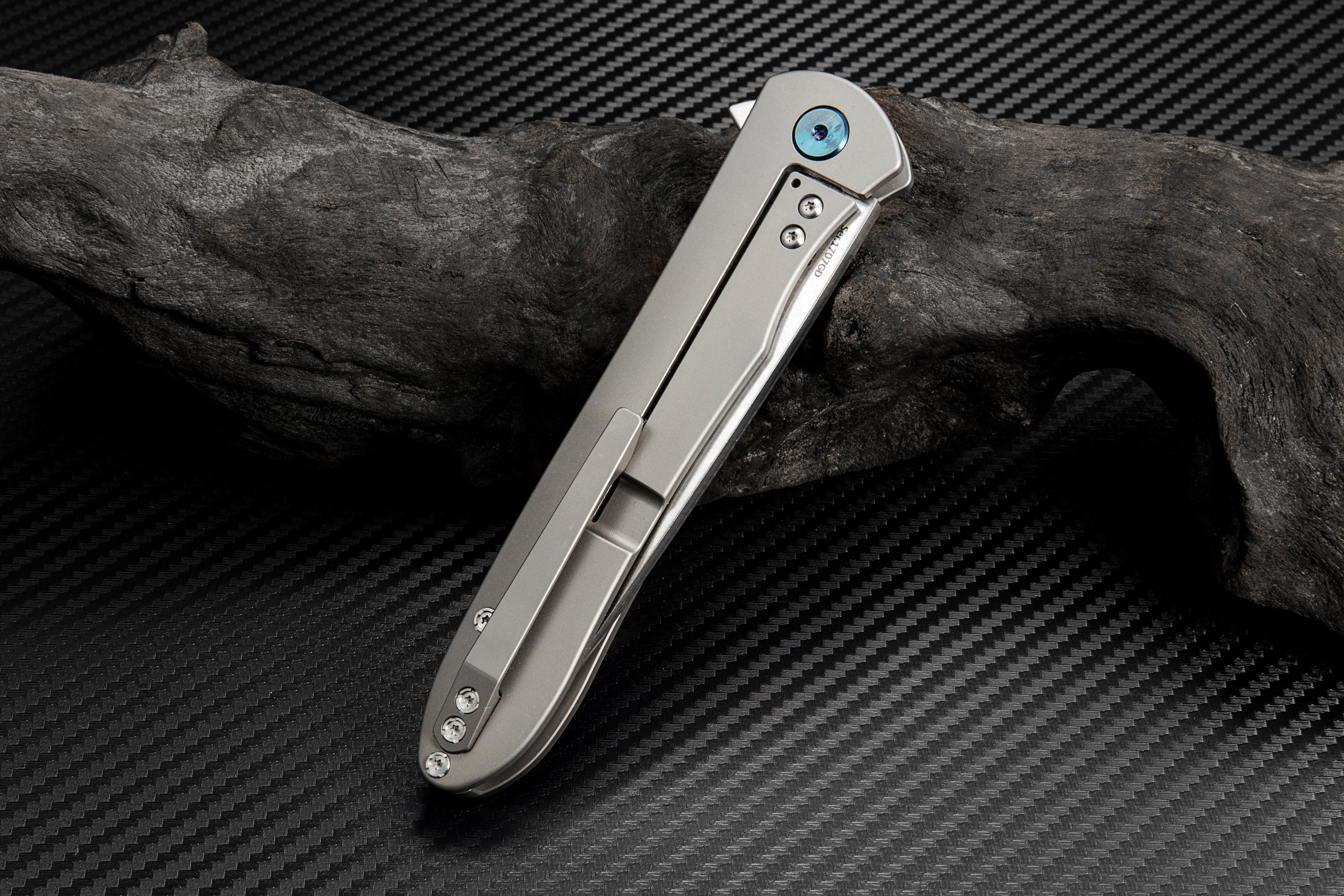 Artisan Cutlery Shark ATZ-1707GD: Damascus Blade, Titanium Handle